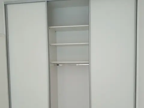 Garderobni ormar s policama i šipkom - Zagreb
