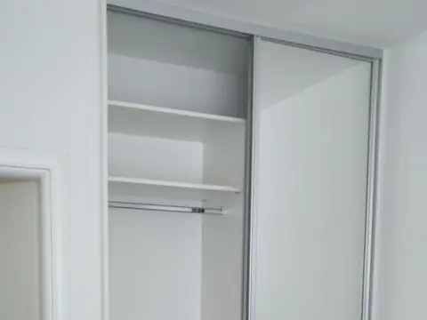 Klizni ormar s ogledalom i ladicama - Zagreb