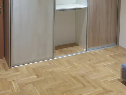 Kosi ormar s otvorenim dijelom za vješanje - Zagreb