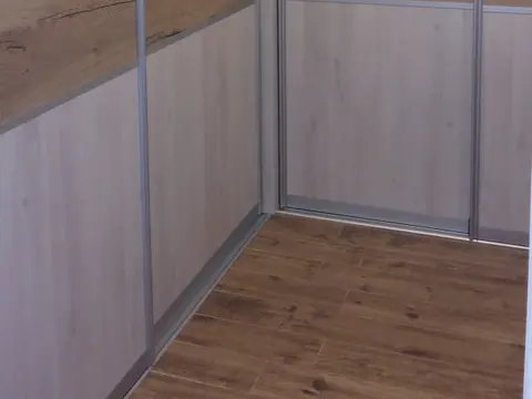 Kutni klizni ormar u dekoru drva - Zagreb