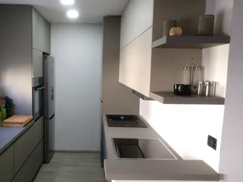 Siva kuhinja u dva reda - Zagreb